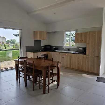 Familia 6 A 8 Places Saint-Genis-de-Saintonge