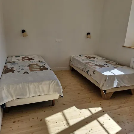 Familia 6 A 8 Places Saint-Genis-de-Saintonge