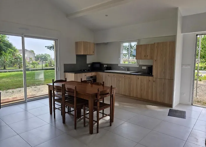 Familia 6 A 8 Places Saint-Genis-de-Saintonge